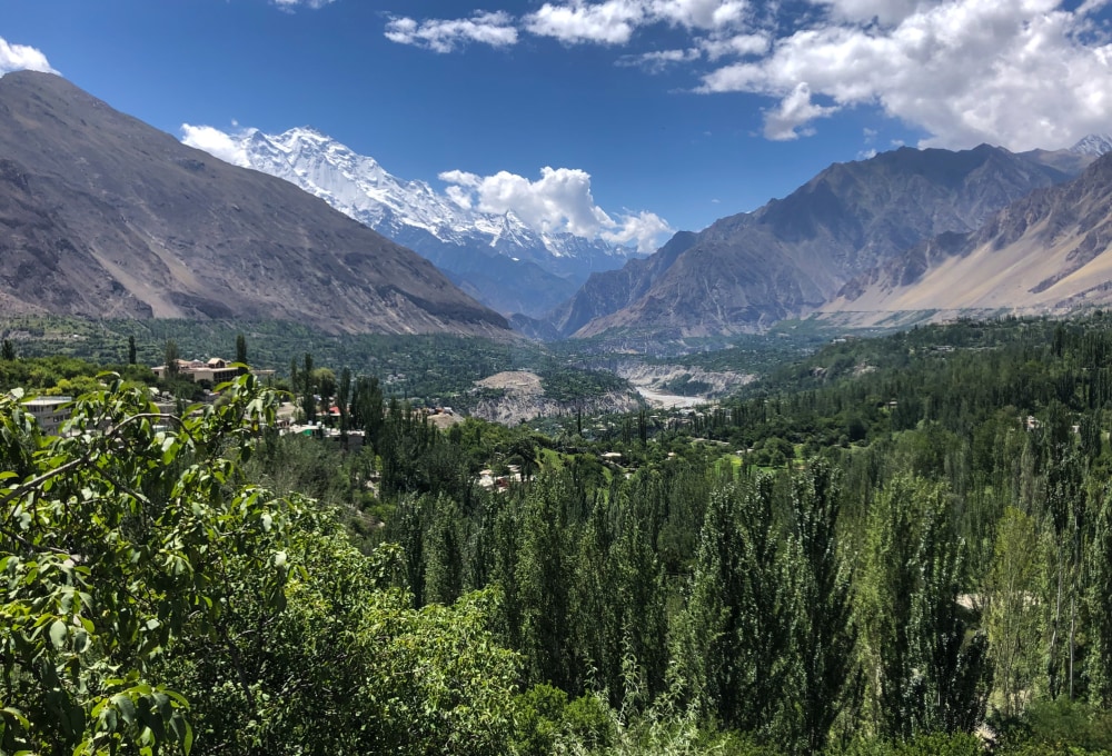 Sichtflug nach Gilgit & Weiterfahrt nach Karimabad (2.450 m)